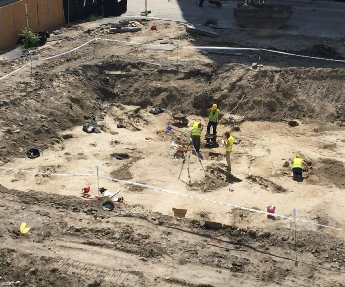 15 csontvázat találtak a József Nádor téren