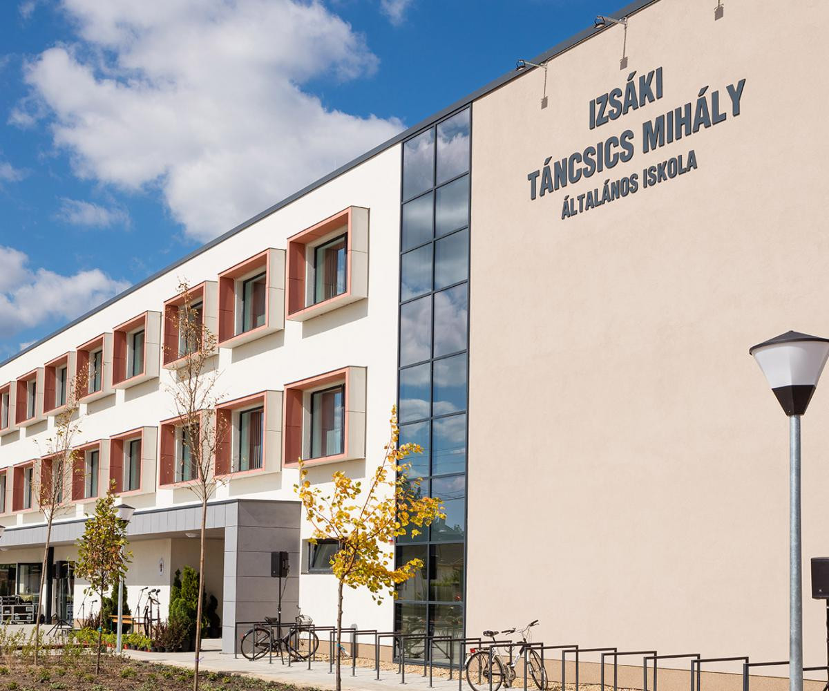 We built the new school in Izsák