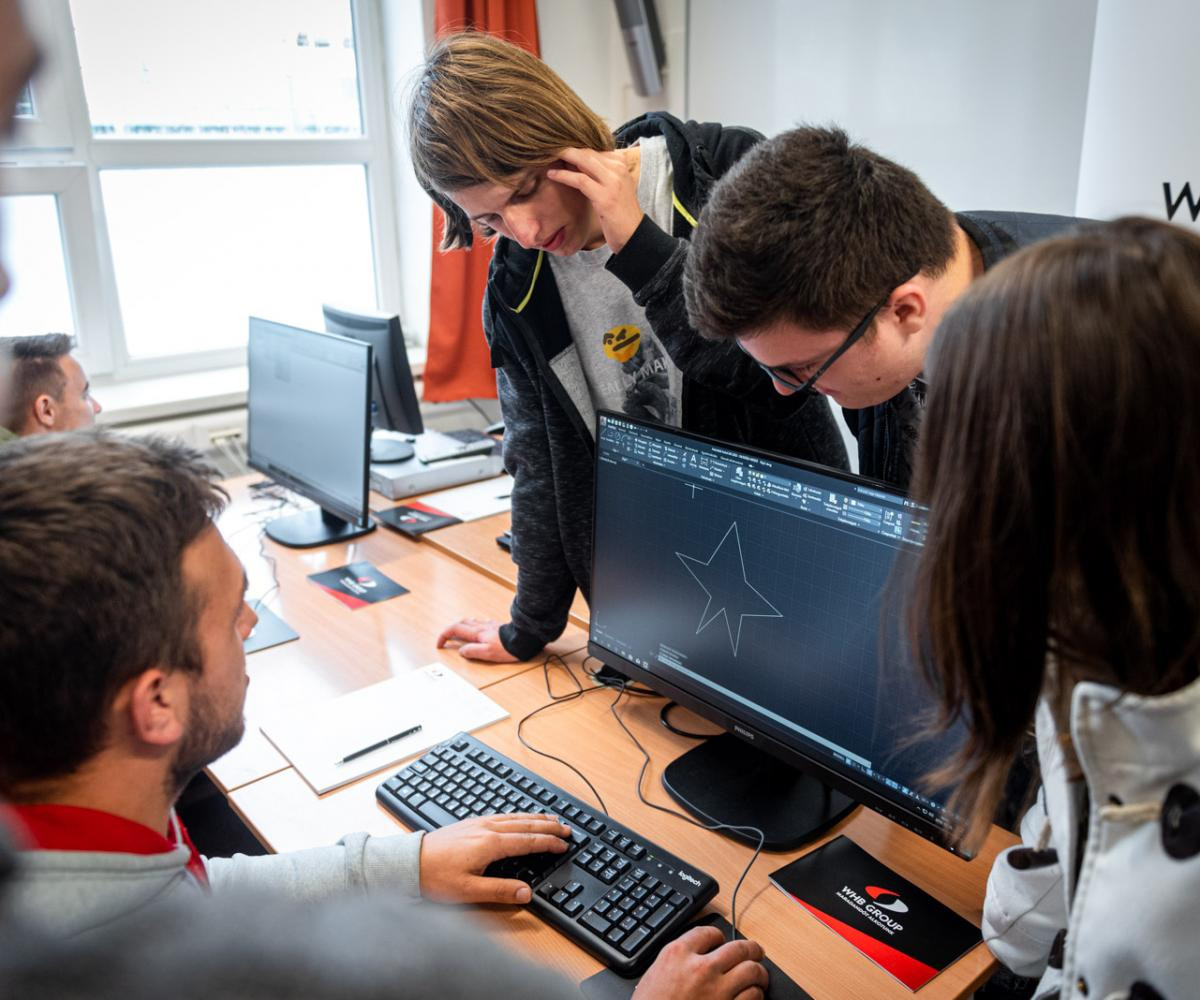 Új számítógépekkel segítette a WHB Győr építőipari szakképzését