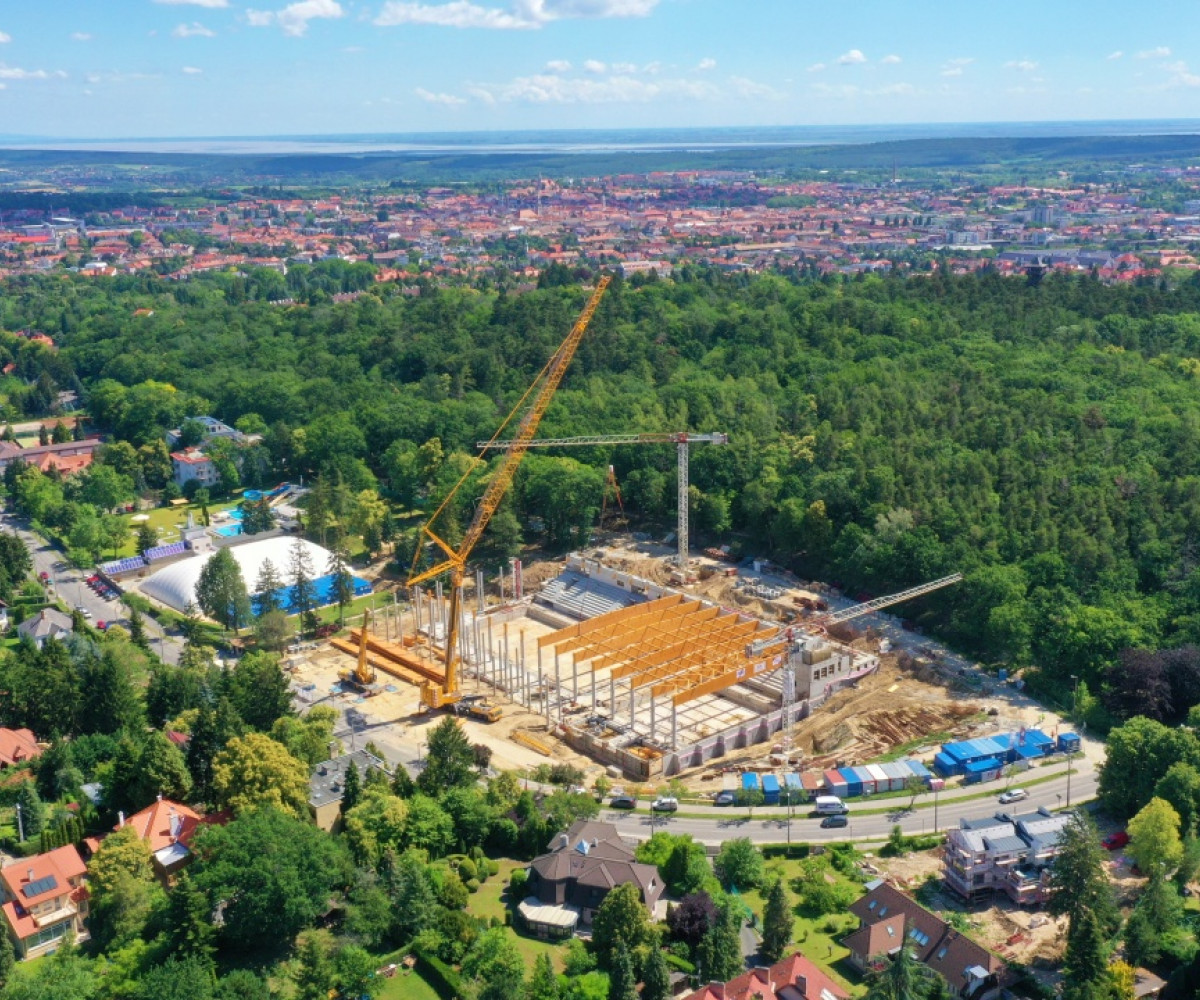 Közel 50 méteres gerendák tartják majd Sopron uszodájának tetejét