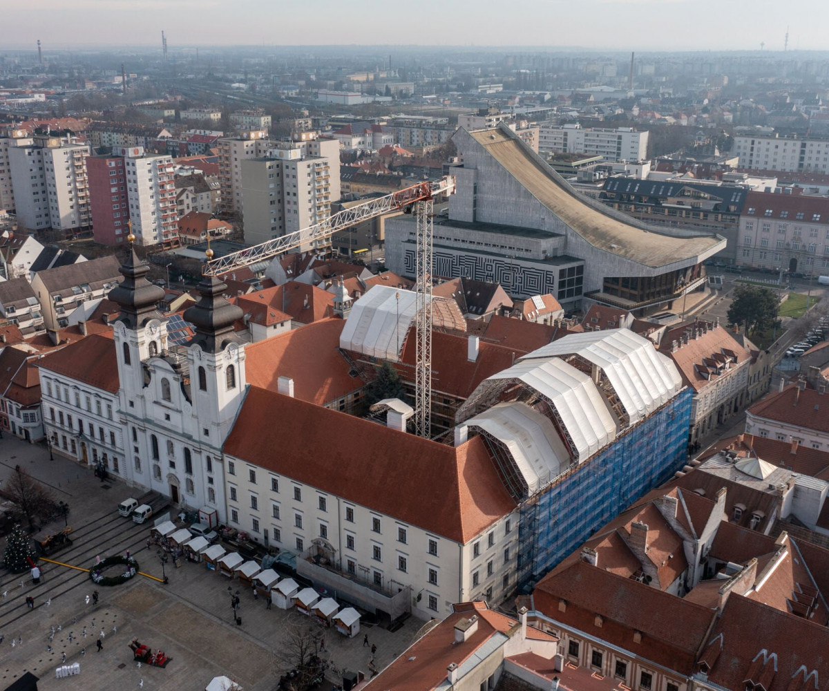 Januárban elbontják a védőtetőt a győri bencések épületegyütteséről