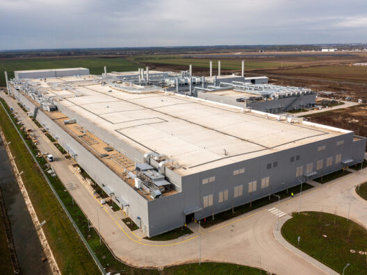 Semcorp, Debrecen. Kivitelező: WHB